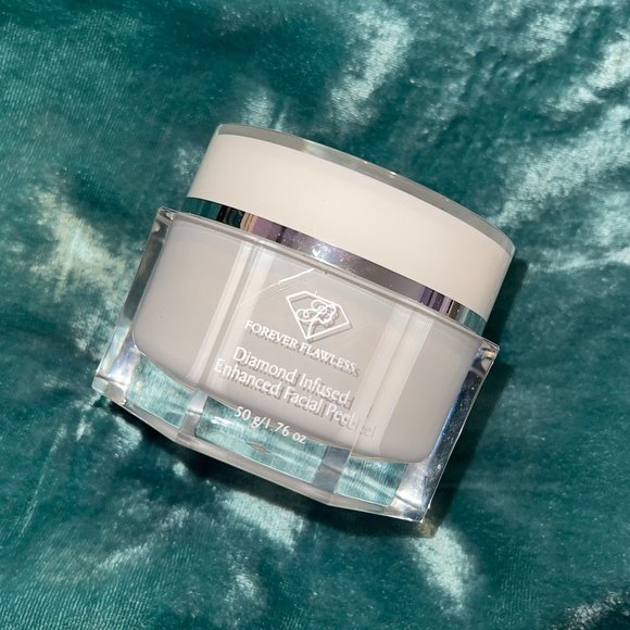 Diamond Infused Facial Peeling Gel - Picture 3 of 3